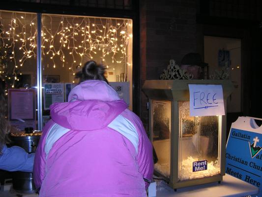 GVCC gives out hot chocolate and popcorn
at the Belgrade Festival of Lights.