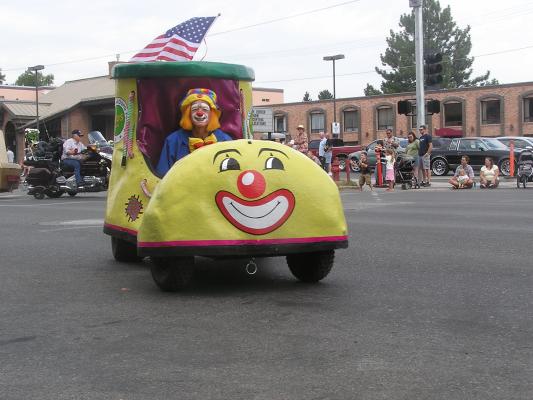 Sweet Pea Festival Parade.
Clown car
