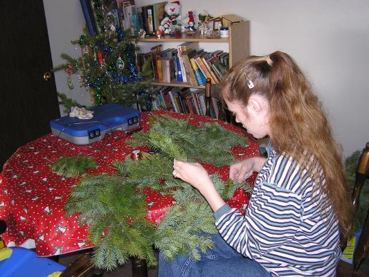 Katie makes a Christmas wreath.