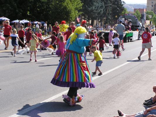Clown in the Sweet Pea Festival Parade.