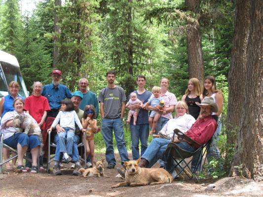 Bea, Julie, Mary Lou, Robert, Malia, John, Mike, Andrea, Myke, David, Sarah,Noah, Katie, Carla, ?, ?, Tom, Eder Family Camp 2006