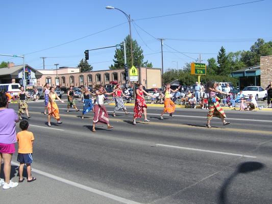 Dancers in the Sweet Pea Festival Parade.