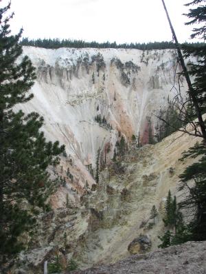 cliffs Yellowstone canyon
