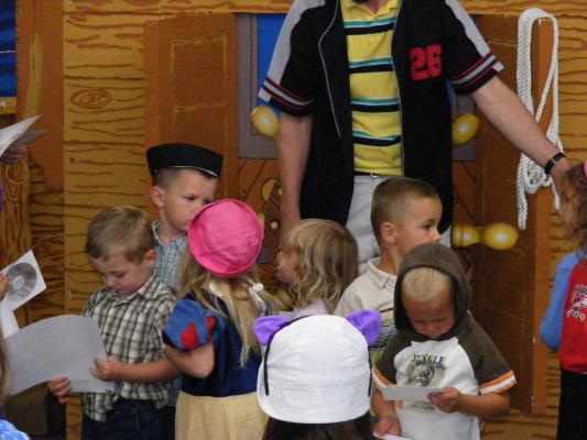Preschoolers get awards at Vacation Bible School